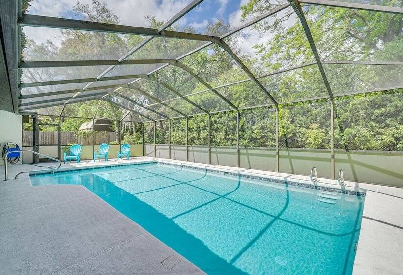 Spring Hill Retreat W/ Pool: 7 Mi To Weeki Wachee!