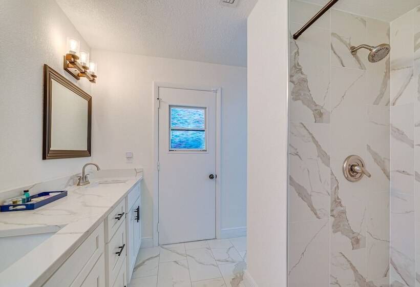 Spring Hill Retreat W/ Pool: 7 Mi To Weeki Wachee!