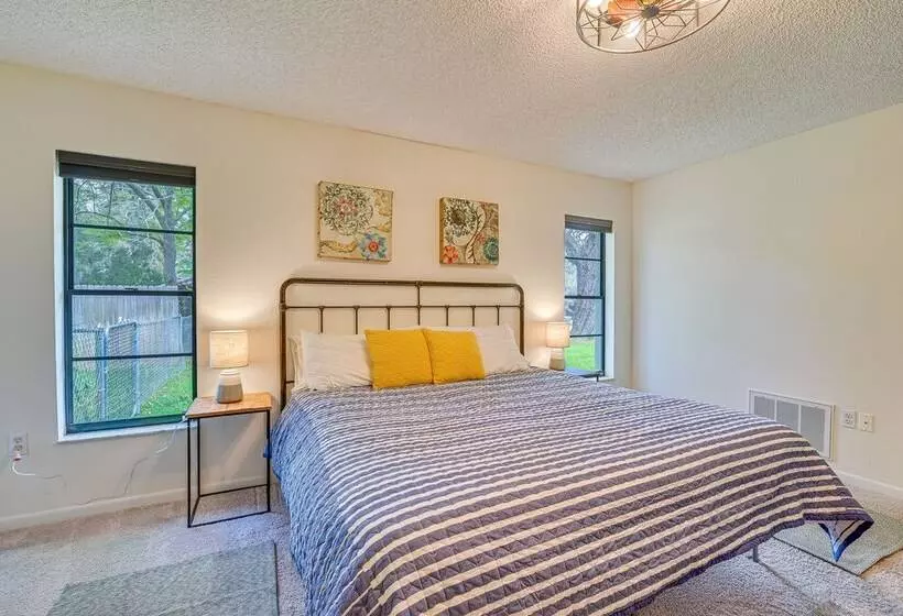 Spring Hill Retreat W/ Pool: 7 Mi To Weeki Wachee!