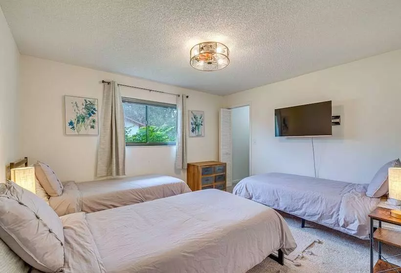 Spring Hill Retreat W/ Pool: 7 Mi To Weeki Wachee!