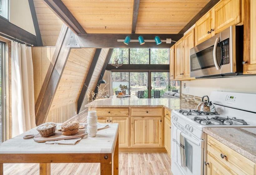 Alder By Avantstay Moody Retreat: Patio, Hot Tub In Sunriver!