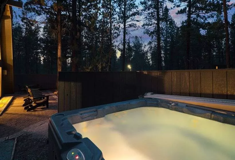 Alder By Avantstay Moody Retreat: Patio, Hot Tub In Sunriver!