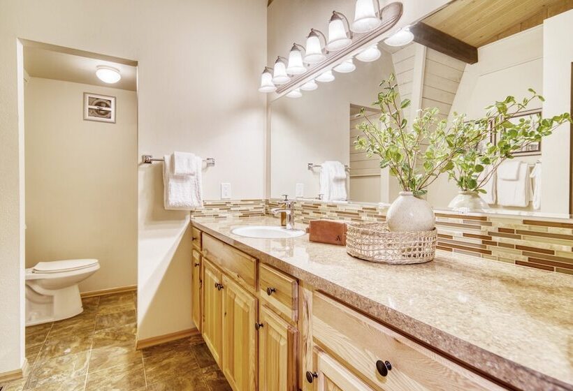 Alder By Avantstay Moody Retreat: Patio, Hot Tub In Sunriver!