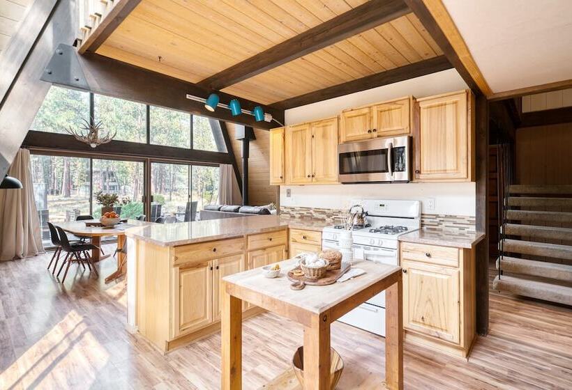 Alder By Avantstay Moody Retreat: Patio, Hot Tub In Sunriver!