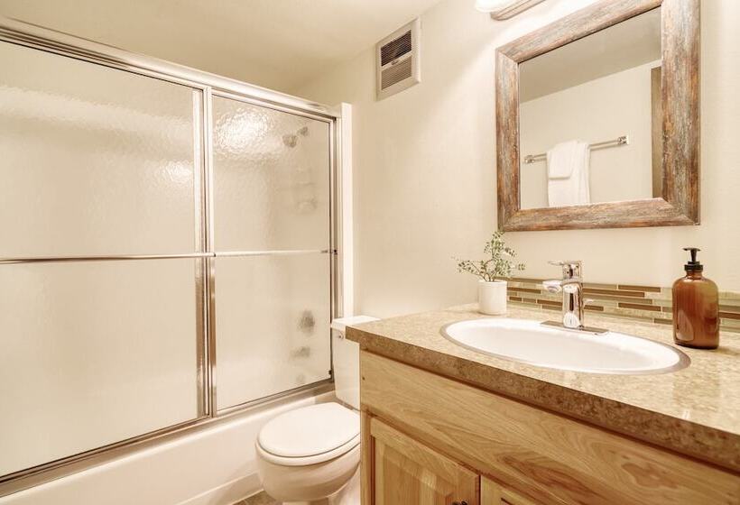 Alder By Avantstay Moody Retreat: Patio, Hot Tub In Sunriver!