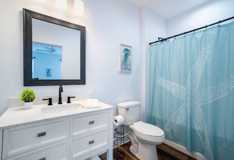 Bottlenose By Avantstay Walk To Miramar Beach