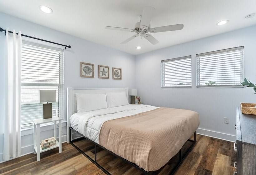 Bottlenose By Avantstay Walk To Miramar Beach