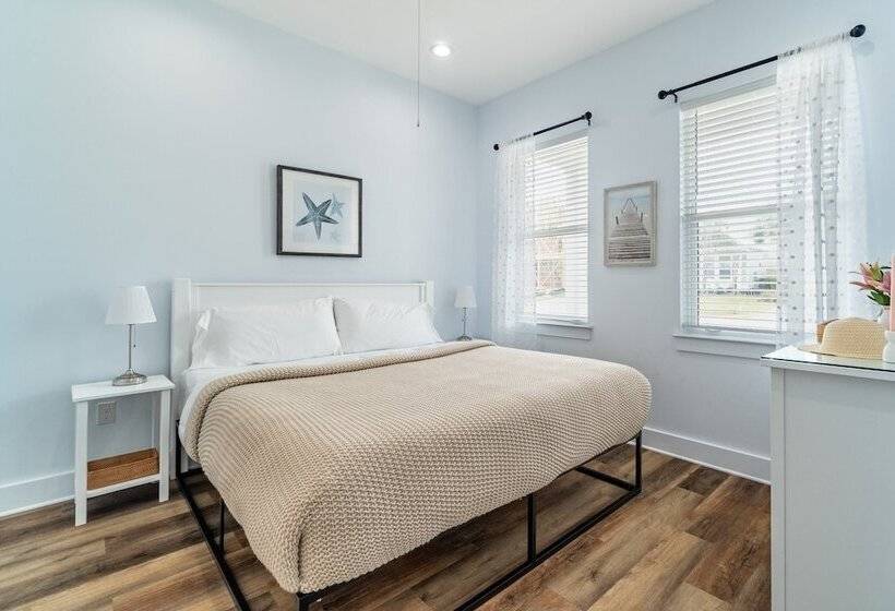 Bottlenose By Avantstay Walk To Miramar Beach