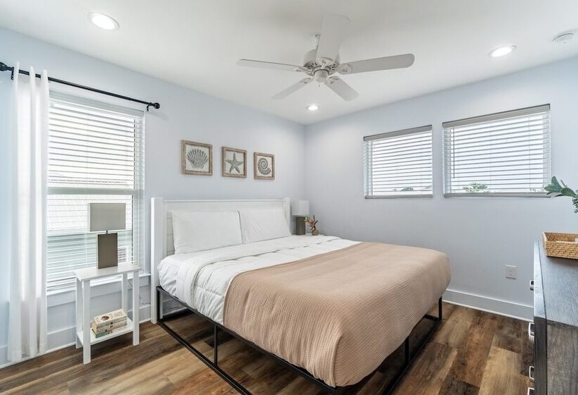 Bottlenose By Avantstay Walk To Miramar Beach