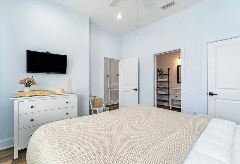 Bottlenose By Avantstay Walk To Miramar Beach