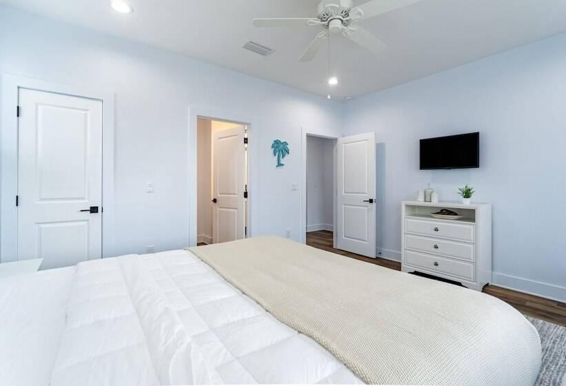 Bottlenose By Avantstay Walk To Miramar Beach