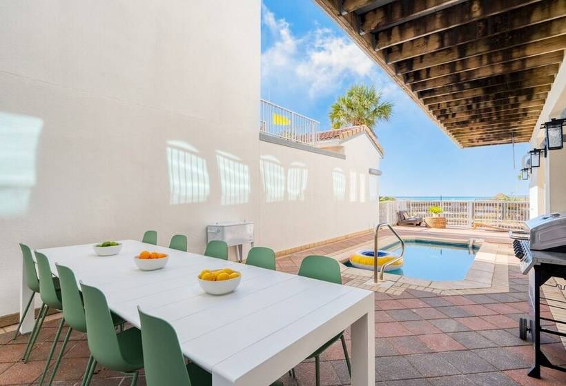 Calico By Avantstay Beachfront Retreat