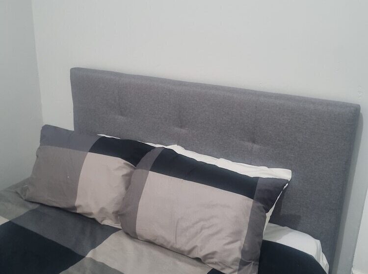 Commercial Hotel Young