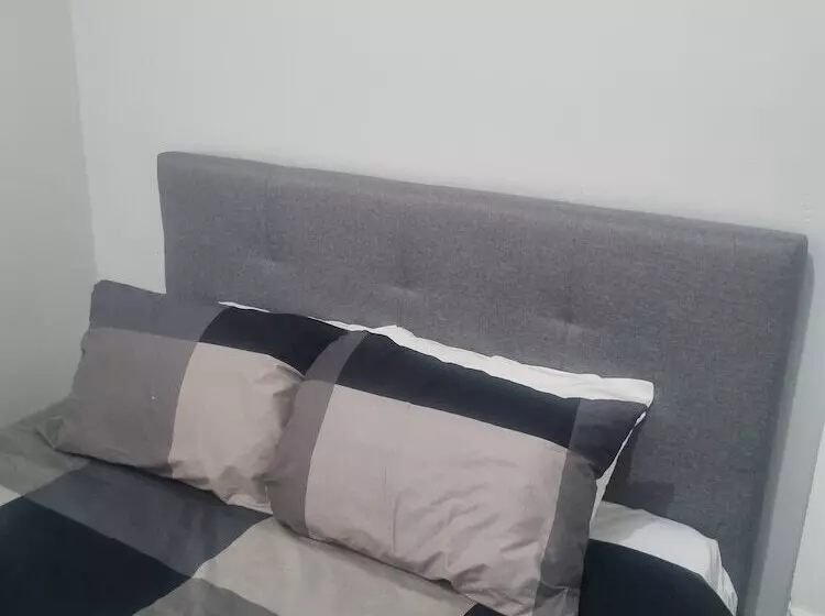 Commercial Hotel Young