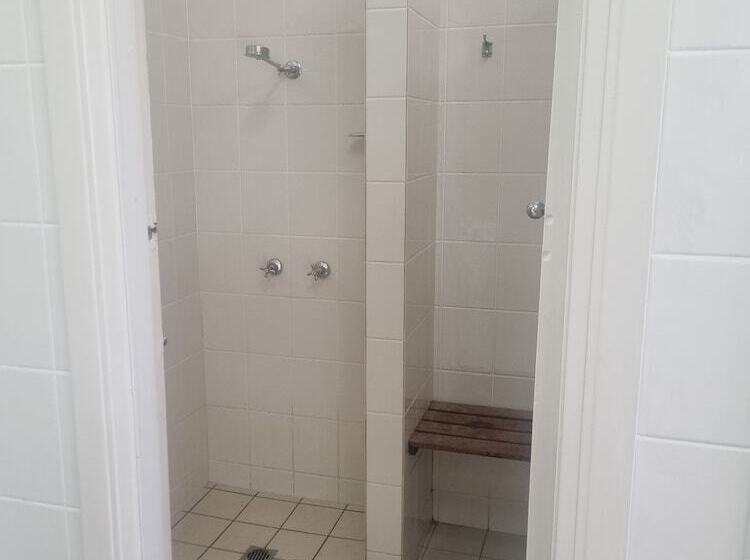 Commercial Hotel Young