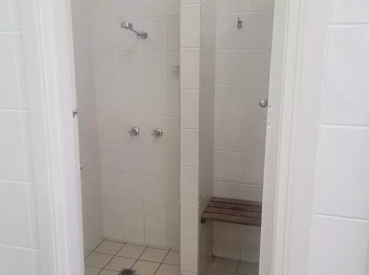 Commercial Hotel Young