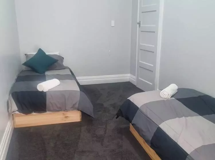 Commercial Hotel Young