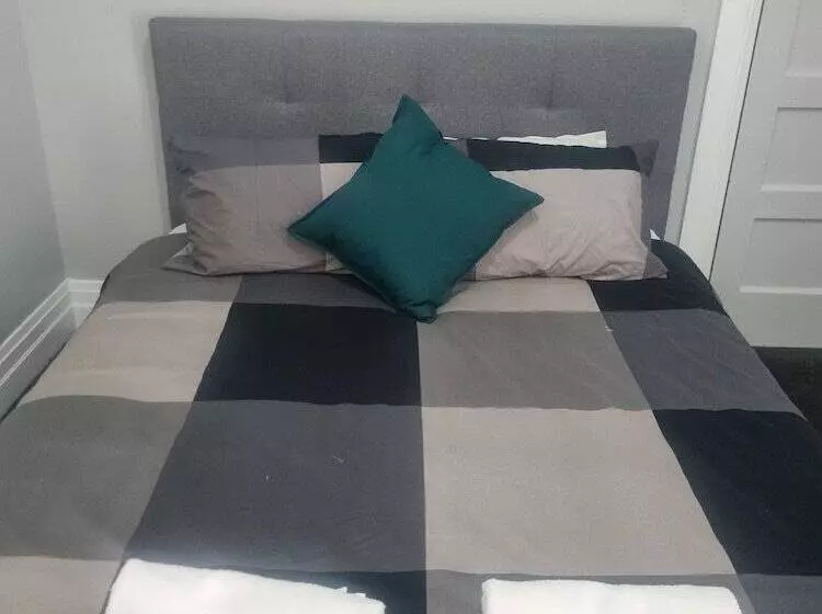 Commercial Hotel Young