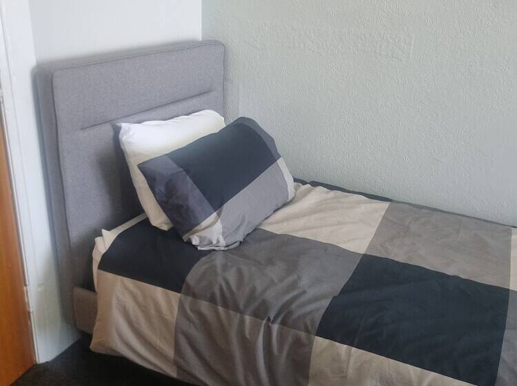 Commercial Hotel Young