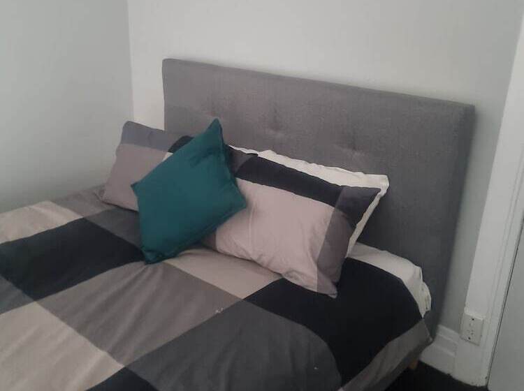 Commercial Hotel Young