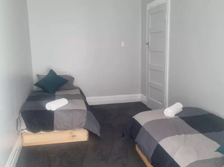 Commercial Hotel Young