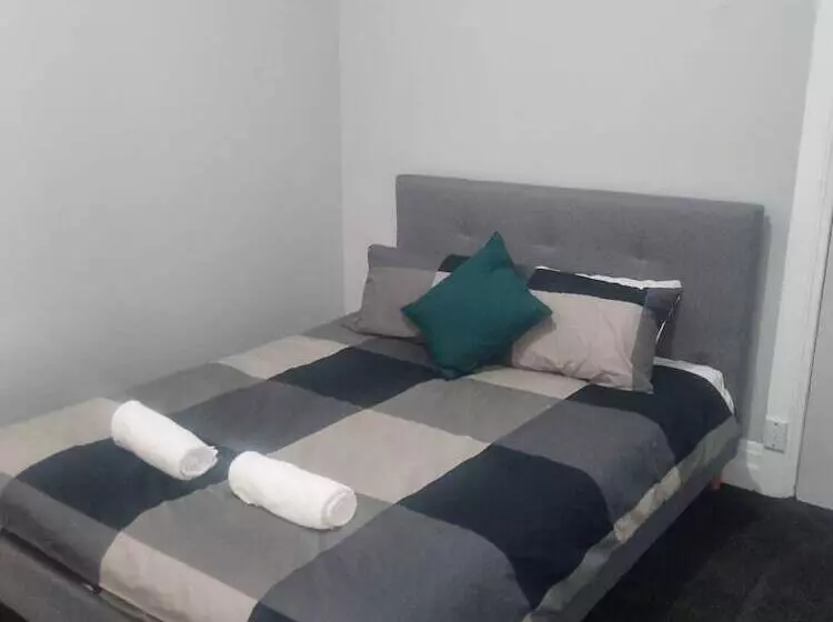 Commercial Hotel Young