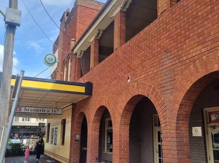 Commercial Hotel Young