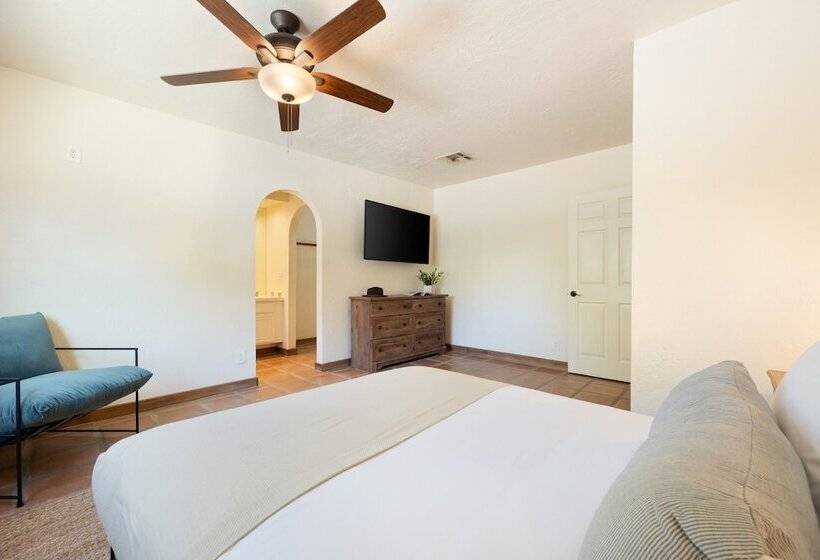 Starlight Estate By Avantstay 20 People! Architectual Mansion W/ Pool, Tennis Court, Game Room