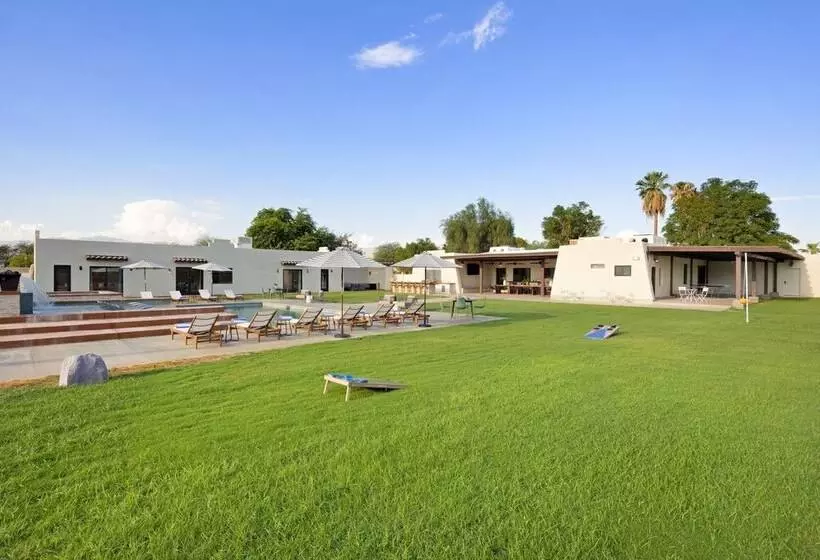 Starlight Estate By Avantstay 20 People! Architectual Mansion W/ Pool, Tennis Court, Game Room