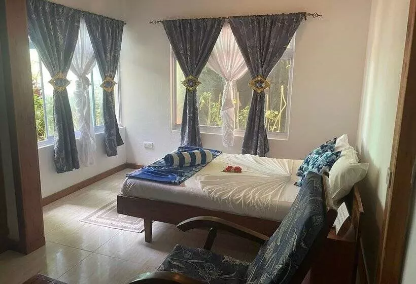 تختخواب و صبحانه Jeanny S Apartments