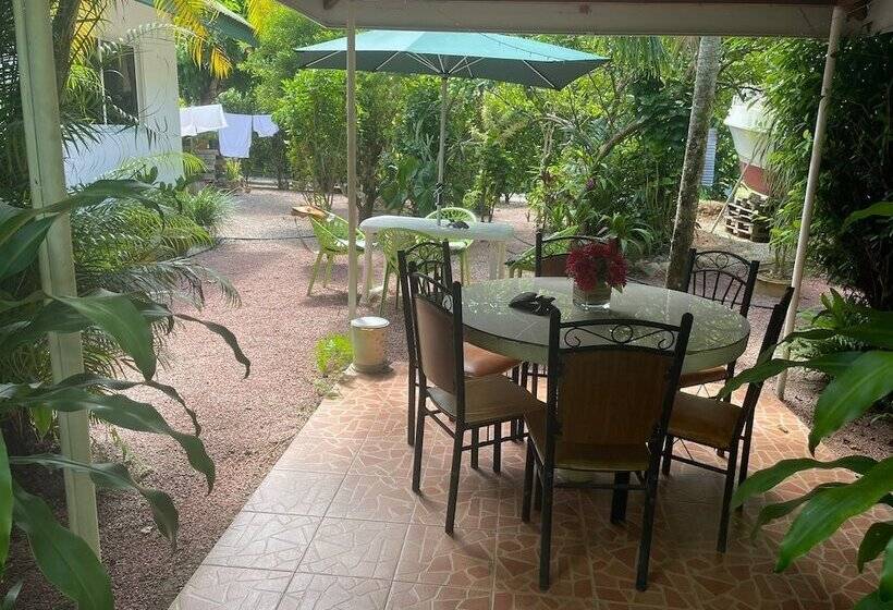 تختخواب و صبحانه Jeanny S Apartments