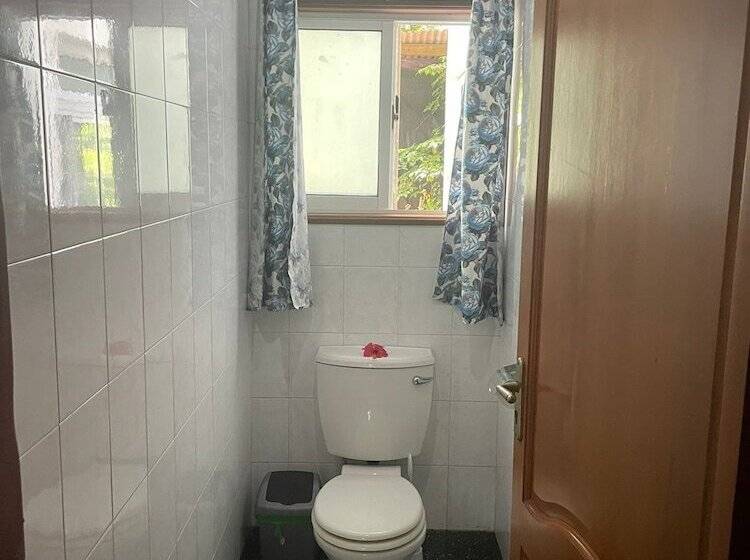 تختخواب و صبحانه Jeanny S Apartments