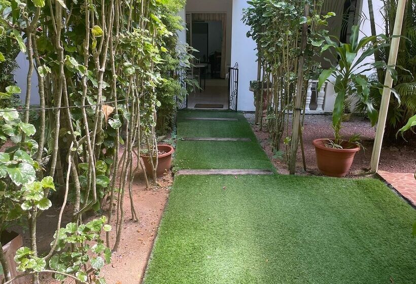 تختخواب و صبحانه Jeanny S Apartments