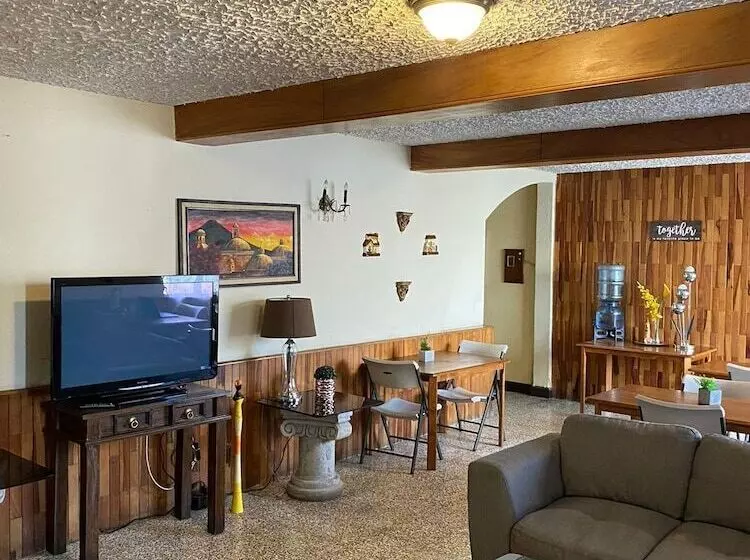 هاستل Hostal Los Volcanes