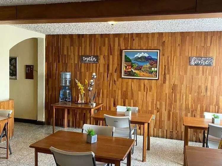 هاستل Hostal Los Volcanes