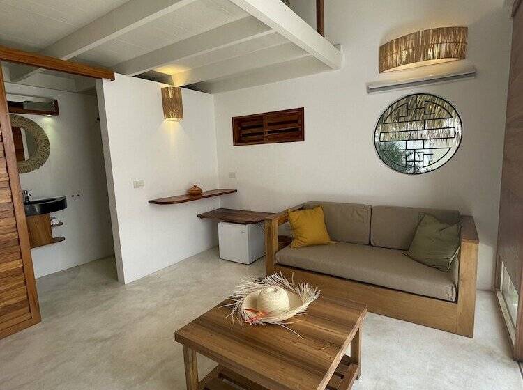 تختخواب و صبحانه Leeloo Boutique