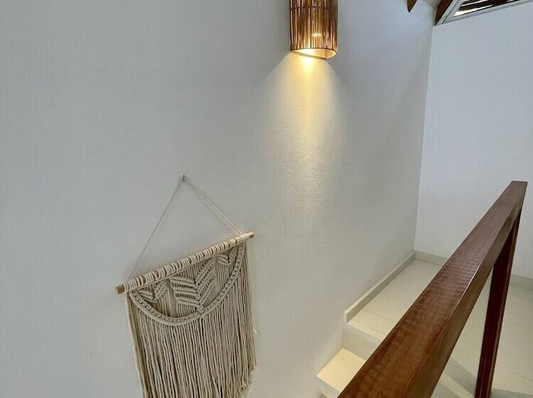 تختخواب و صبحانه Leeloo Boutique