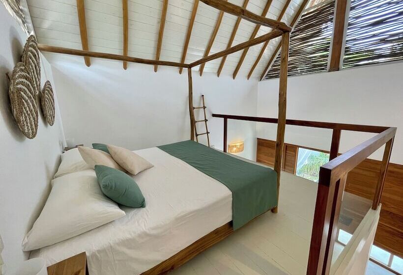 تختخواب و صبحانه Leeloo Boutique