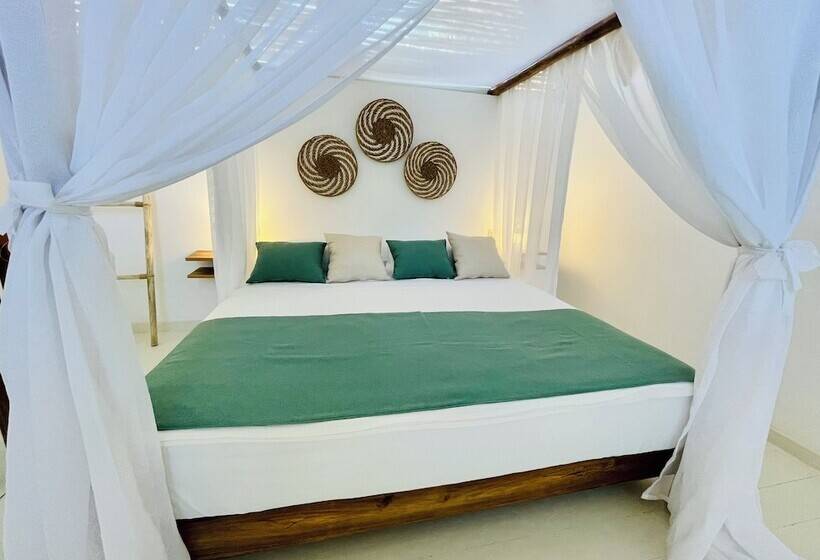 تختخواب و صبحانه Leeloo Boutique