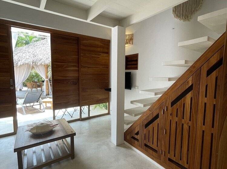 تختخواب و صبحانه Leeloo Boutique