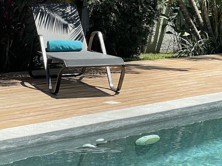 تختخواب و صبحانه Leeloo Boutique