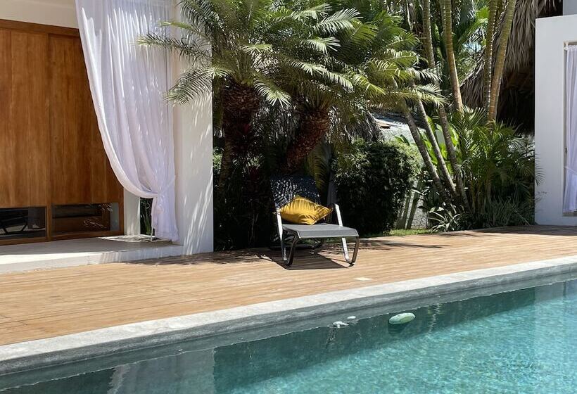 تختخواب و صبحانه Leeloo Boutique