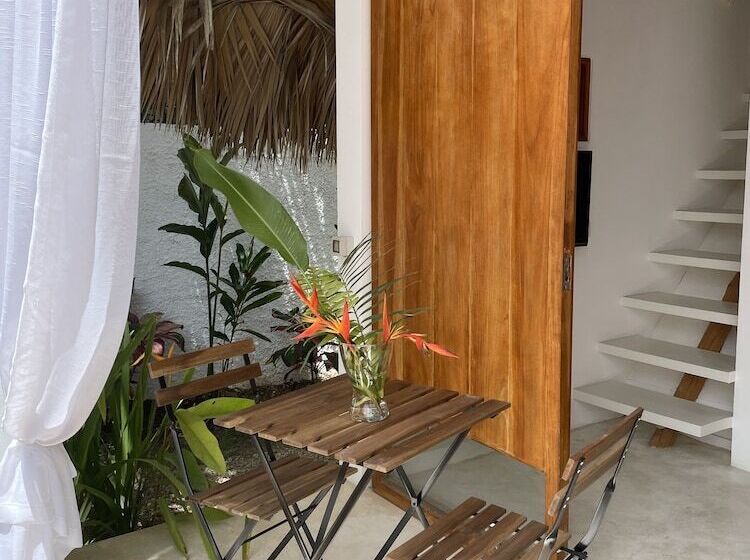 تختخواب و صبحانه Leeloo Boutique