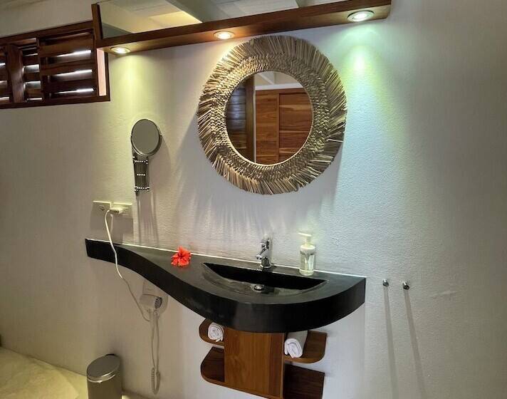 تختخواب و صبحانه Leeloo Boutique