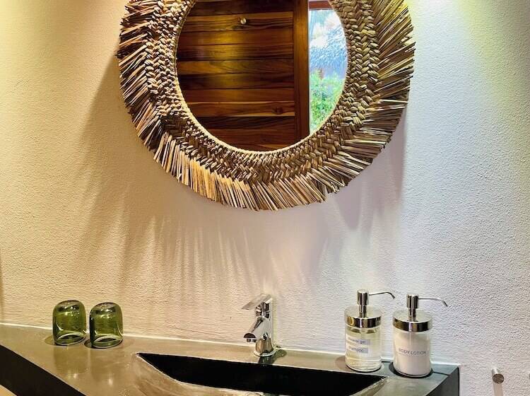 تختخواب و صبحانه Leeloo Boutique