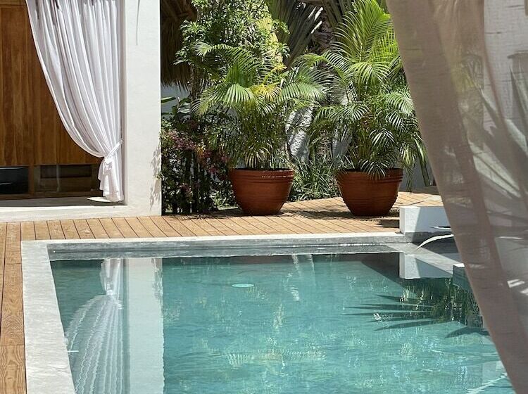 تختخواب و صبحانه Leeloo Boutique