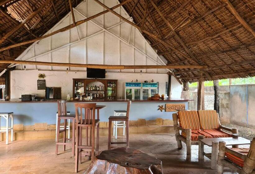 هتل Honey Badger Lodge