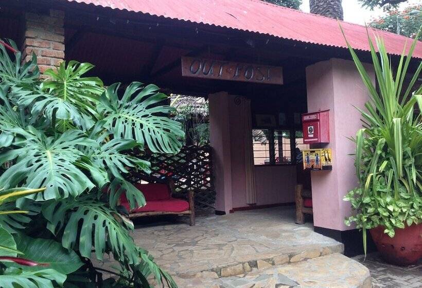 Отель Outpost Lodge