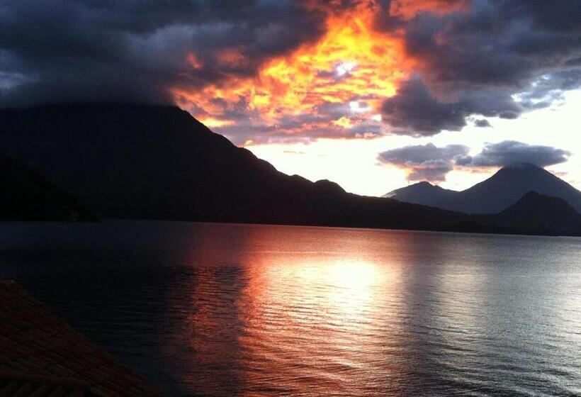 استراحتگاه Atitlan Villas