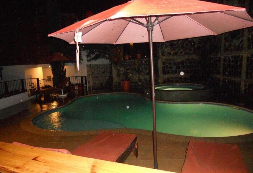 استراحتگاه Atitlan Villas